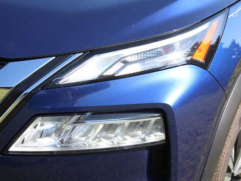 Used 2023 Nissan Rogue SV FWD image 5