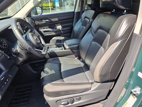 Used 2024 Nissan Pathfinder SL AWD/4WD image 22