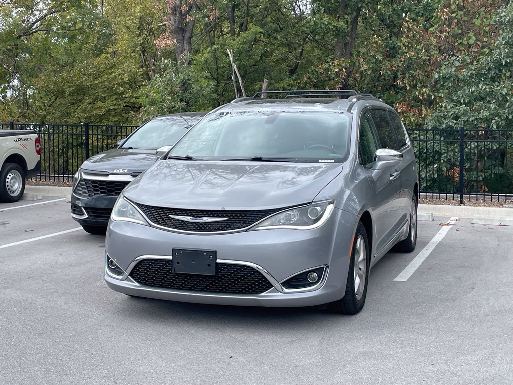 Used 2020 Chrysler Pacifica Limited FWD image 3