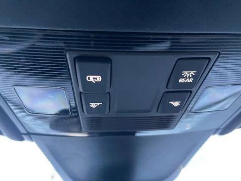 Used 2024 Volkswagen Tiguan SE image 28