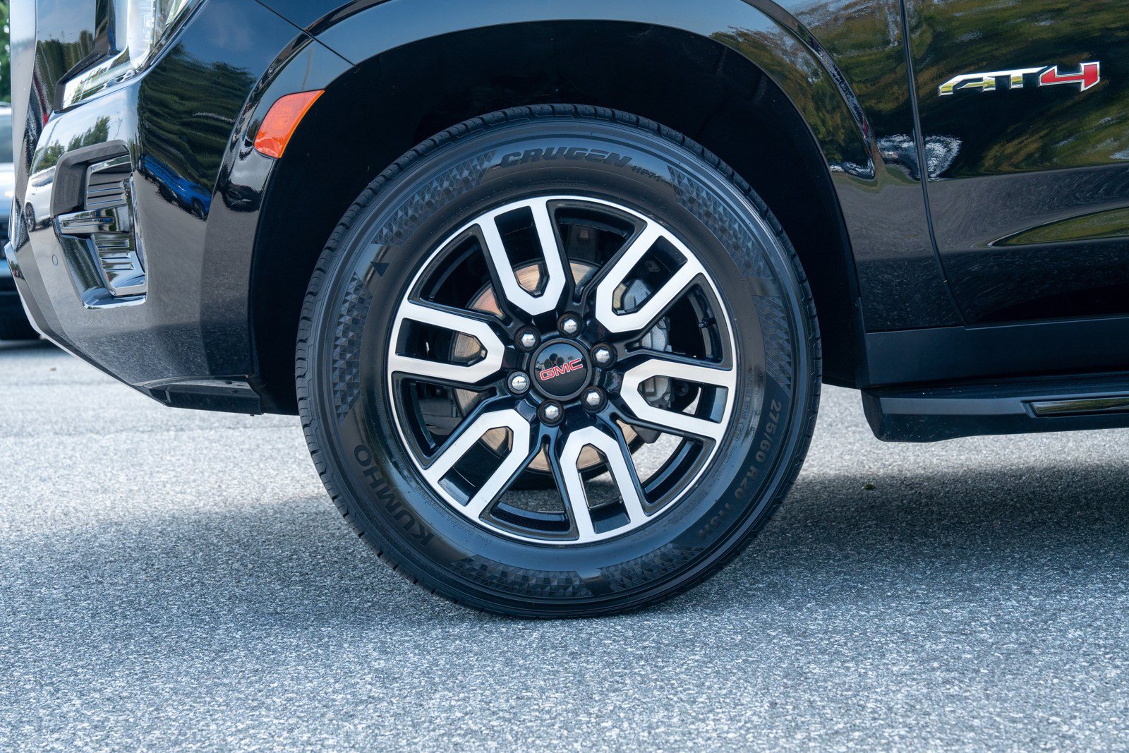 Used 2024 GMC Yukon AT4 w/ Technology Package AWD/4WD image 11