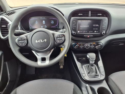 Used 2025 Kia Soul LX FWD image 12
