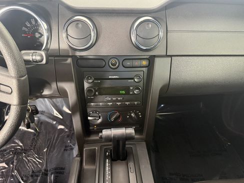 Used 2005 Ford Mustang GT RWD image 18