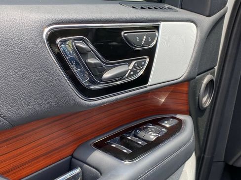 Used 2024 Lincoln Navigator Reserve AWD/4WD image 10