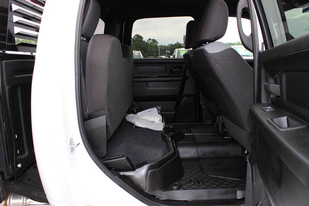 Used 2024 RAM 5500 Tradesman w/ Chrome Appearance Group AWD/4WD image 22