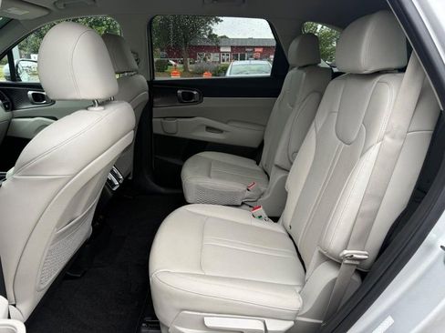 Used 2024 Kia Sorento EX image 16