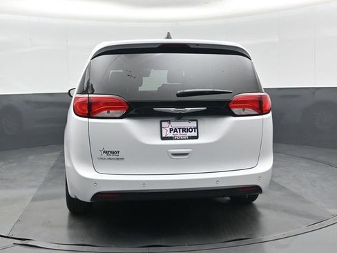 New 2026 Chrysler Voyager LX FWD image 5