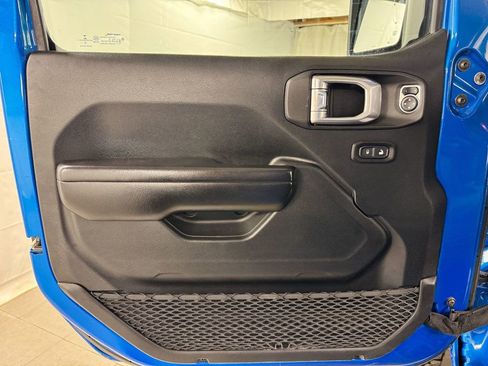 Used 2021 Jeep Gladiator Sport image 15