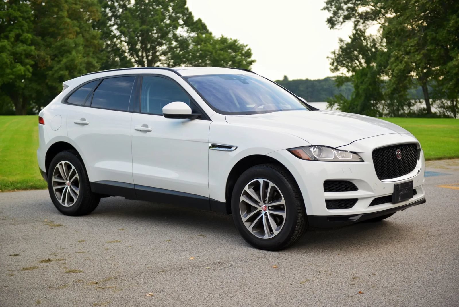 Used 2018 Jaguar F-PACE Premium AWD/4WD image 4