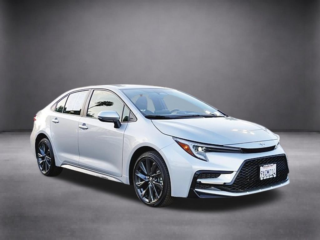 Used 2026 Toyota Corolla SE FWD image 2