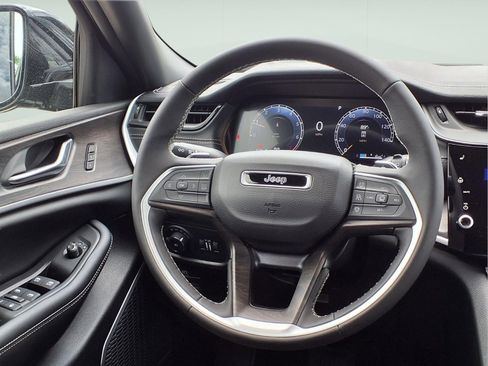 New 2026 Jeep Grand Cherokee L Limited RWD image 9