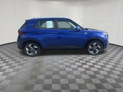 Used 2022 Hyundai Venue Limited FWD image 4
