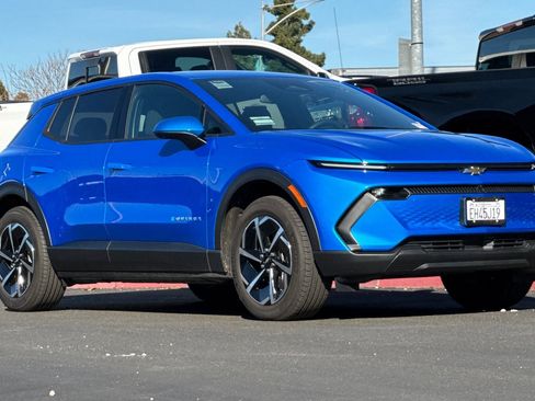 Used 2026 Chevrolet Equinox EV LT image 2