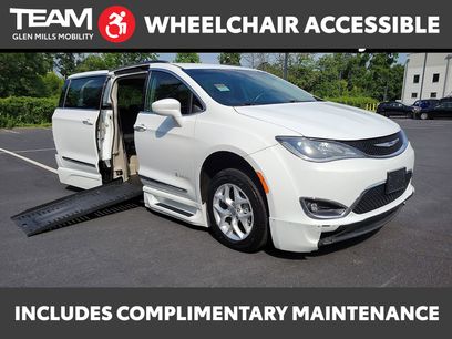 Used 2017 Chrysler Pacifica Touring-L w/ Tire & Wheel Group