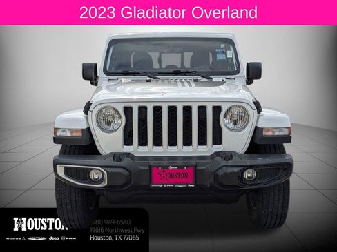 Used 2023 Jeep Gladiator Overland w/ Popular Equipment Package image 2