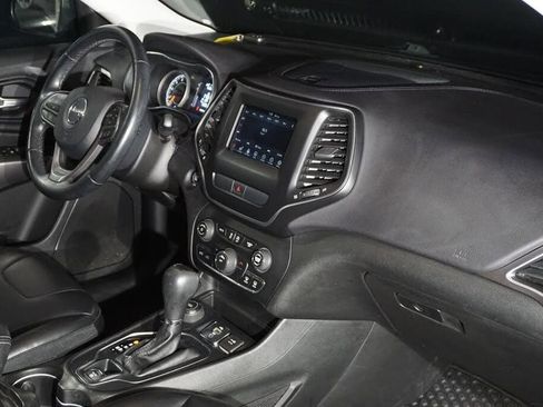 Used 2019 Jeep Cherokee Latitude Plus w/ Cold Weather Group AWD/4WD image 21