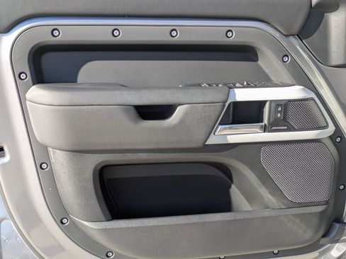 Used 2024 Land Rover Defender 110 S image 12