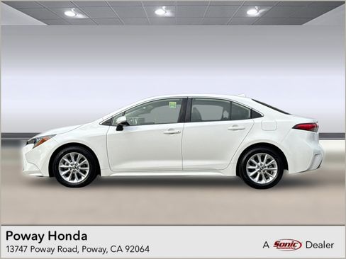 Used 2020 Toyota Corolla XLE image 1