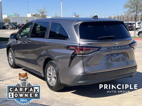 Used 2024 Toyota Sienna LE image 11