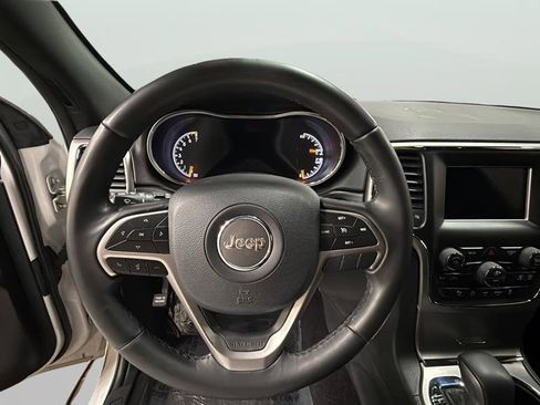 Used 2019 Jeep Grand Cherokee Laredo AWD/4WD image 19