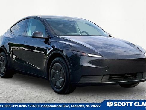 Used 2026 Tesla Model Y Long Range AWD/4WD image 1