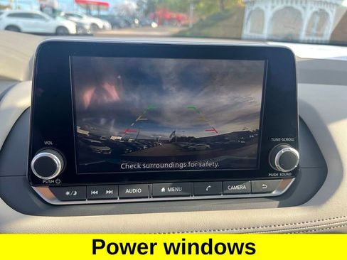 Certified 2025 Nissan Rogue SV image 21