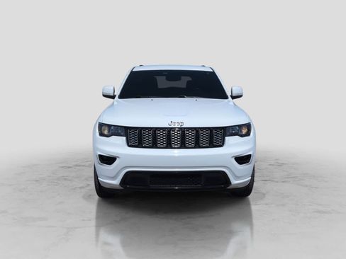 Used 2020 Jeep Grand Cherokee Altitude AWD/4WD image 3