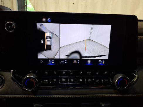 Used 2025 Chevrolet Colorado ZR2 w/ Technology Package AWD/4WD image 14