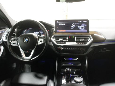 Used 2024 BMW X4 xDrive30i w/ Parking Assistance Package AWD/4WD image 3