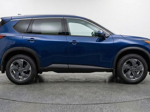 Used 2025 Nissan Rogue SV image 11