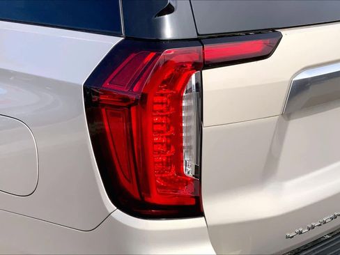 Used 2022 GMC Yukon XL Denali image 28