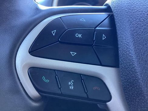 Used 2018 Jeep Cherokee Limited w/ High Altitude Package image 18