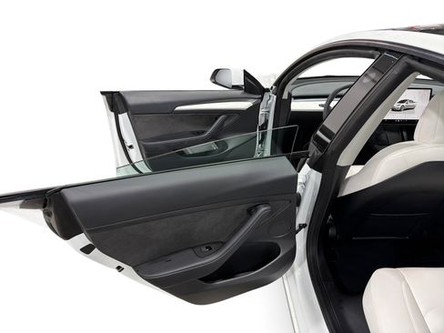 Certified 2022 Tesla Model 3 Long Range AWD/4WD image 10