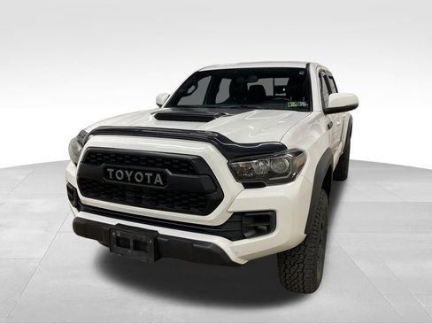Used 2017 Toyota Tacoma TRD Pro image 2