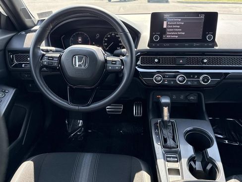 Used 2025 Honda Civic Sport image 3