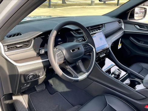 New 2025 Jeep Grand Cherokee L Limited image 8