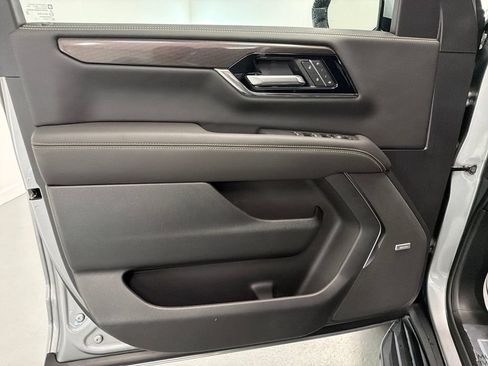 New 2026 GMC Yukon Elevation w/ Elevation Premium Package AWD/4WD image 11