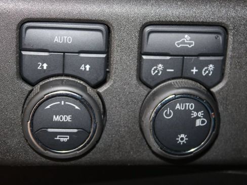 Used 2025 Chevrolet Silverado 1500 LT AWD/4WD image 32