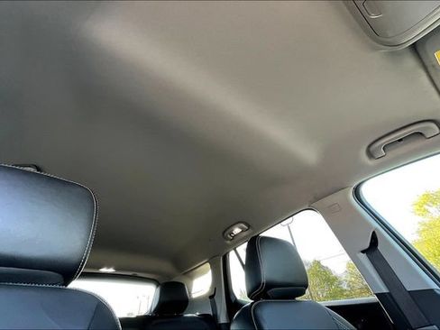 Used 2024 GMC Terrain SLT AWD/4WD image 24