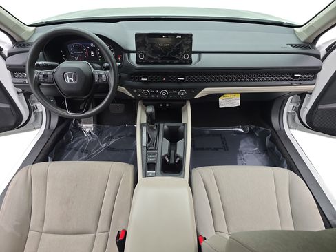 Certified 2025 Honda Accord SE image 9