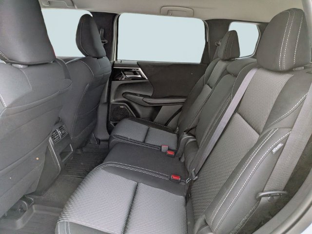 New 2026 Mitsubishi Outlander ES FWD image 13