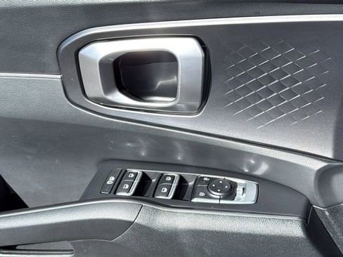 Used 2024 Kia Sorento S image 22