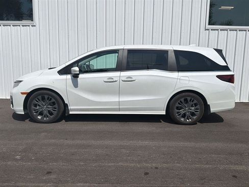 Used 2025 Honda Odyssey Touring image 3