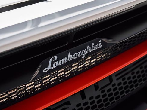 Used 2024 Lamborghini Huracan STO RWD image 18