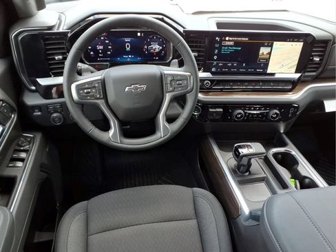 Used 2026 Chevrolet Silverado 1500 LT Trail Boss w/ Convenience Package II AWD/4WD image 5