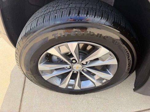 Used 2025 Chevrolet Equinox LT w/ Safety and Technology Package FWD image 24