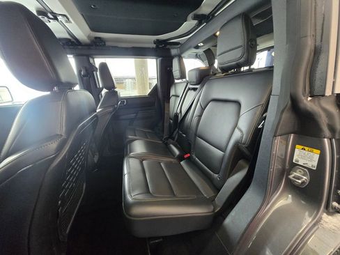 Used 2025 Ford Bronco Badlands image 24