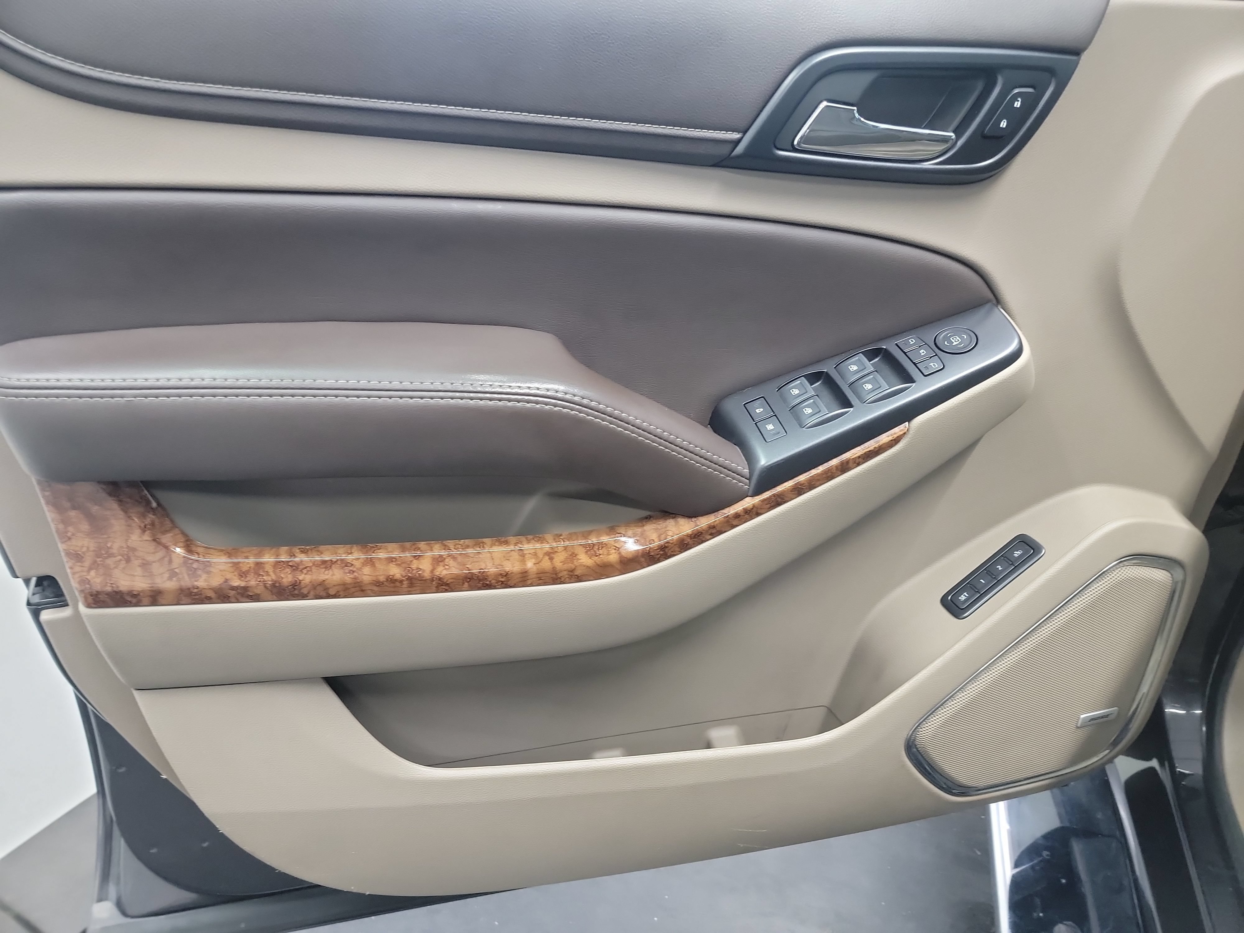 Used 2018 Chevrolet Suburban Premier AWD/4WD image 13