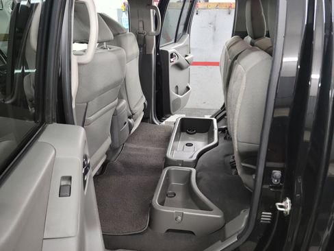 Used 2021 Nissan Frontier SV w/ Midnight Edition Floor Mats image 11