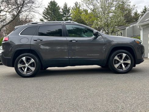 Used 2019 Jeep Cherokee Limited AWD/4WD image 3
